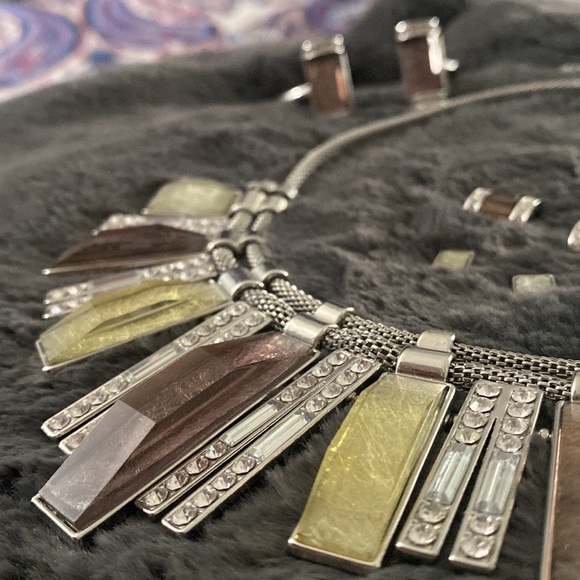 Beautiful JLo Jewelry Set - Picture 5 of 6